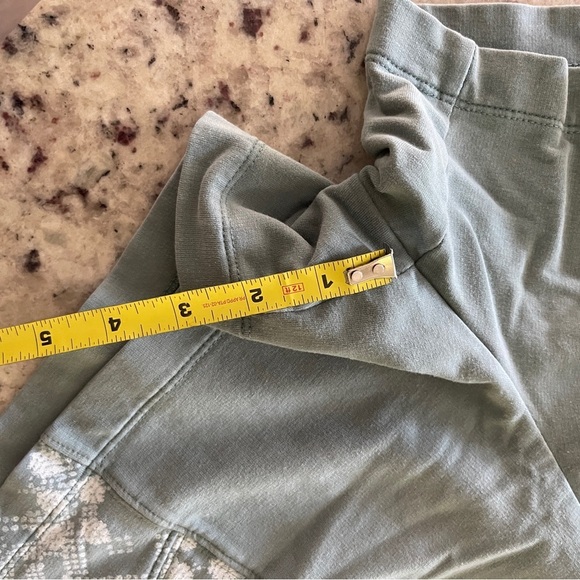 Garnet Hill Green Jacquard Style Shorts Size Small Cotton Blend Womens 3” Inseam - Picture 6 of 7